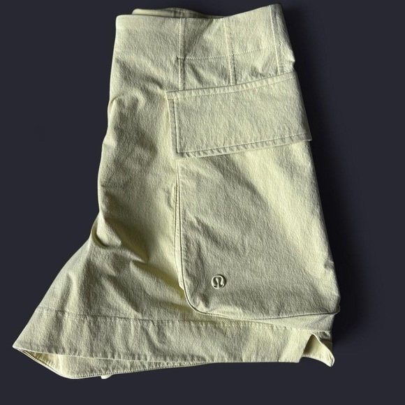 Lululemon Relaxed-Fit Super-High-Rise Cargo Size 8 /Short 4" - Finch Yellow - Picture 7 of 8